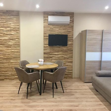 Family Apartmanhaz Apartment นาชคานีจา ภายนอก รูปภาพ