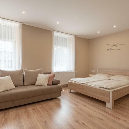Family Apartmanhaz Apartment นาชคานีจา ภายนอก รูปภาพ