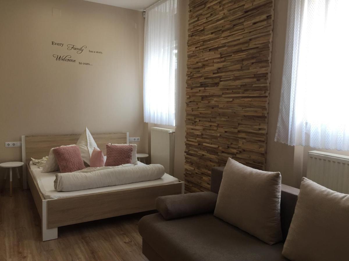 Family Apartmanhaz Apartment นาชคานีจา ภายนอก รูปภาพ