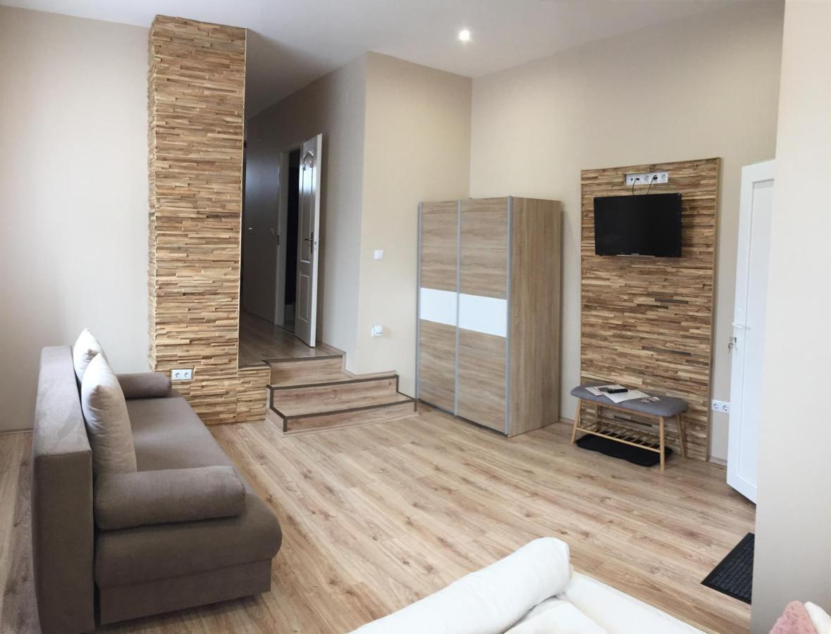 Family Apartmanhaz Apartment นาชคานีจา ภายนอก รูปภาพ