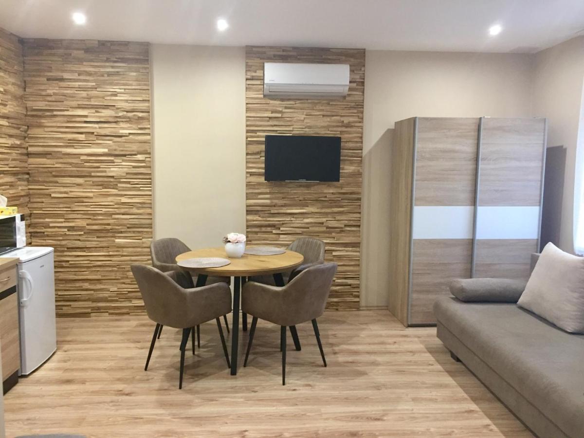 Family Apartmanhaz Apartment นาชคานีจา ภายนอก รูปภาพ