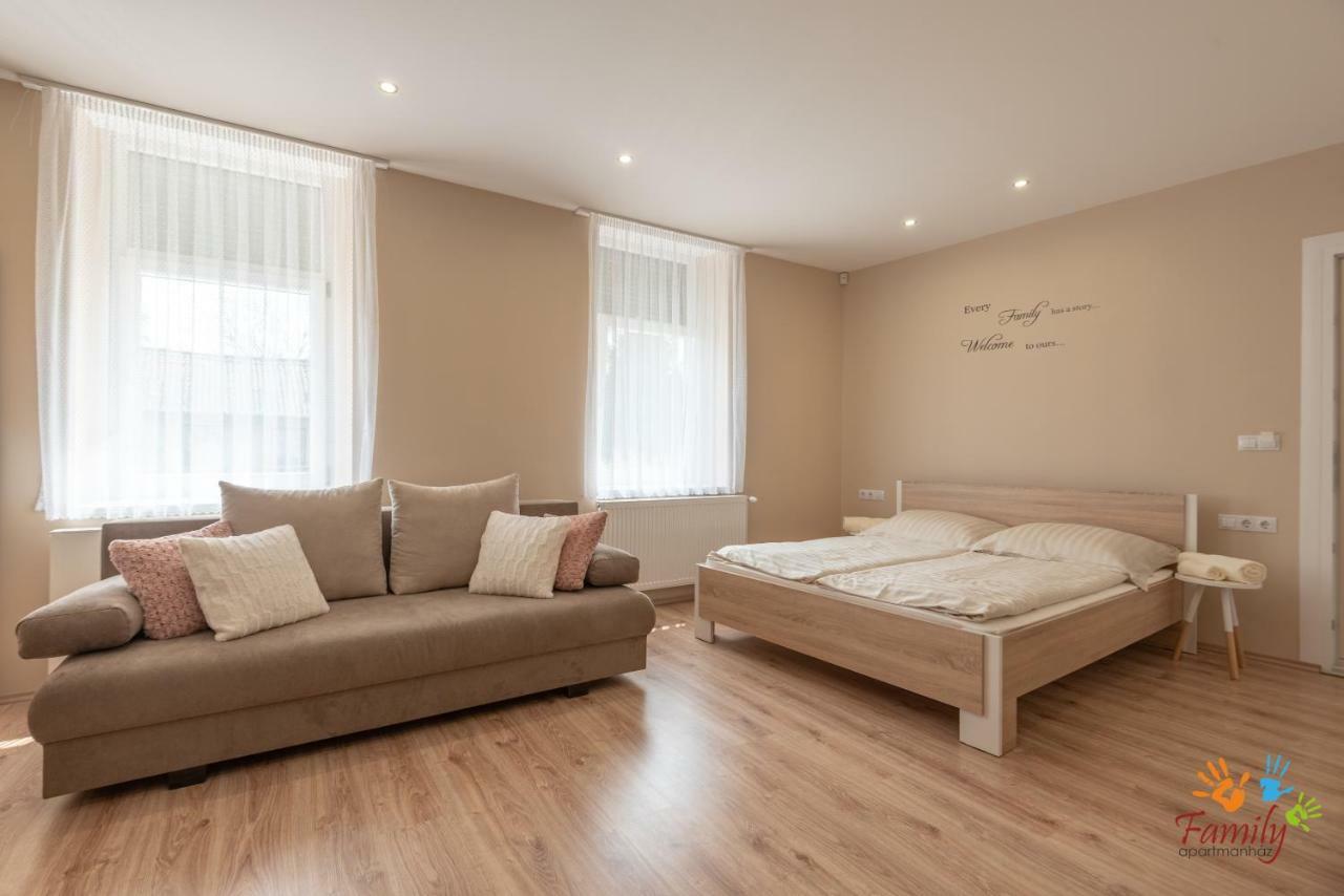 Family Apartmanhaz Apartment นาชคานีจา ภายนอก รูปภาพ