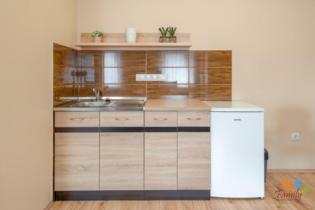 Family Apartmanhaz Apartment นาชคานีจา ภายนอก รูปภาพ