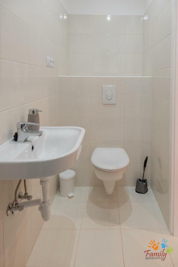 Family Apartmanhaz Apartment นาชคานีจา ภายนอก รูปภาพ