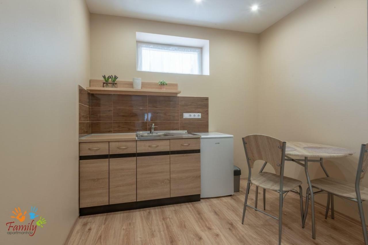 Family Apartmanhaz Apartment นาชคานีจา ภายนอก รูปภาพ