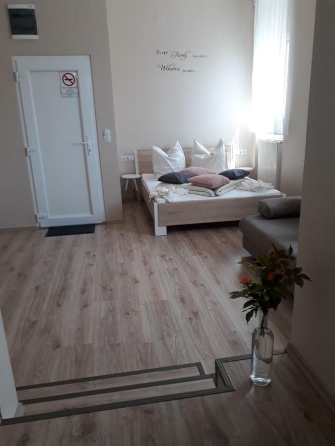 Family Apartmanhaz Apartment นาชคานีจา ภายนอก รูปภาพ