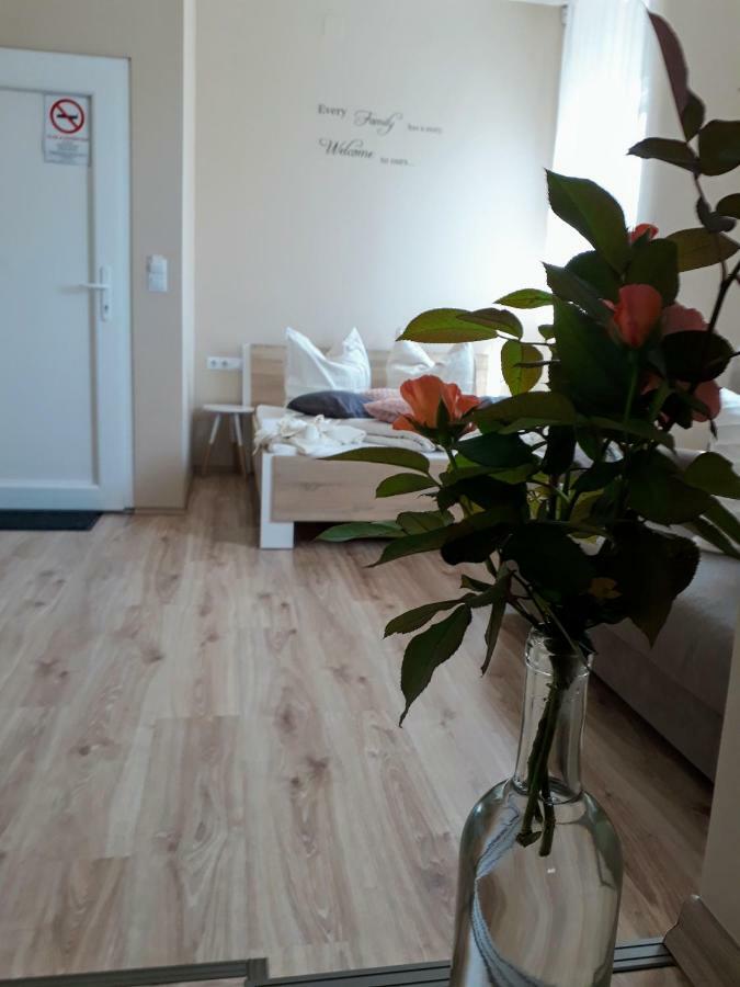 Family Apartmanhaz Apartment นาชคานีจา ภายนอก รูปภาพ